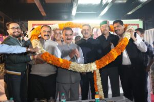 स्थानीय पार्षद आर.आर. वर्मा ने मुख्यमंत्री का स्वागत किया और नई पार्किंग सुविधा के लिए आभार व्यक्त किया।